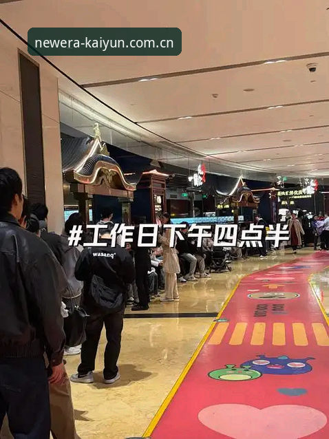 上周三下午，我正盯着手机屏幕上“版本更新已暂停”的提示发呆——旧版开云的比赛数据页面突然卡死，周围一圈朋友都在抱怨赔率更新慢了半拍。刚好，一个常混的体育论坛里好多人@我问：“这次更新到底值不值得升？旧版还能继续用吗？”于是我花了整整一天的时间，从扫码下载到跑完30分钟压力测试，把开云2024赛季功能更新从头到尾摸了个遍。